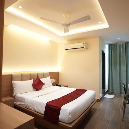 Hotel Sunrise Hospitality Vijayawāda Buitenkant foto