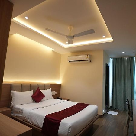 Hotel Sunrise Hospitality Vijayawāda Buitenkant foto