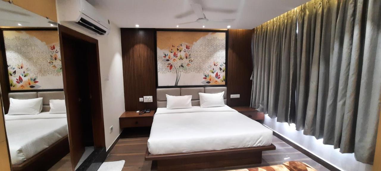 Hotel Sunrise Hospitality Vijayawāda Buitenkant foto