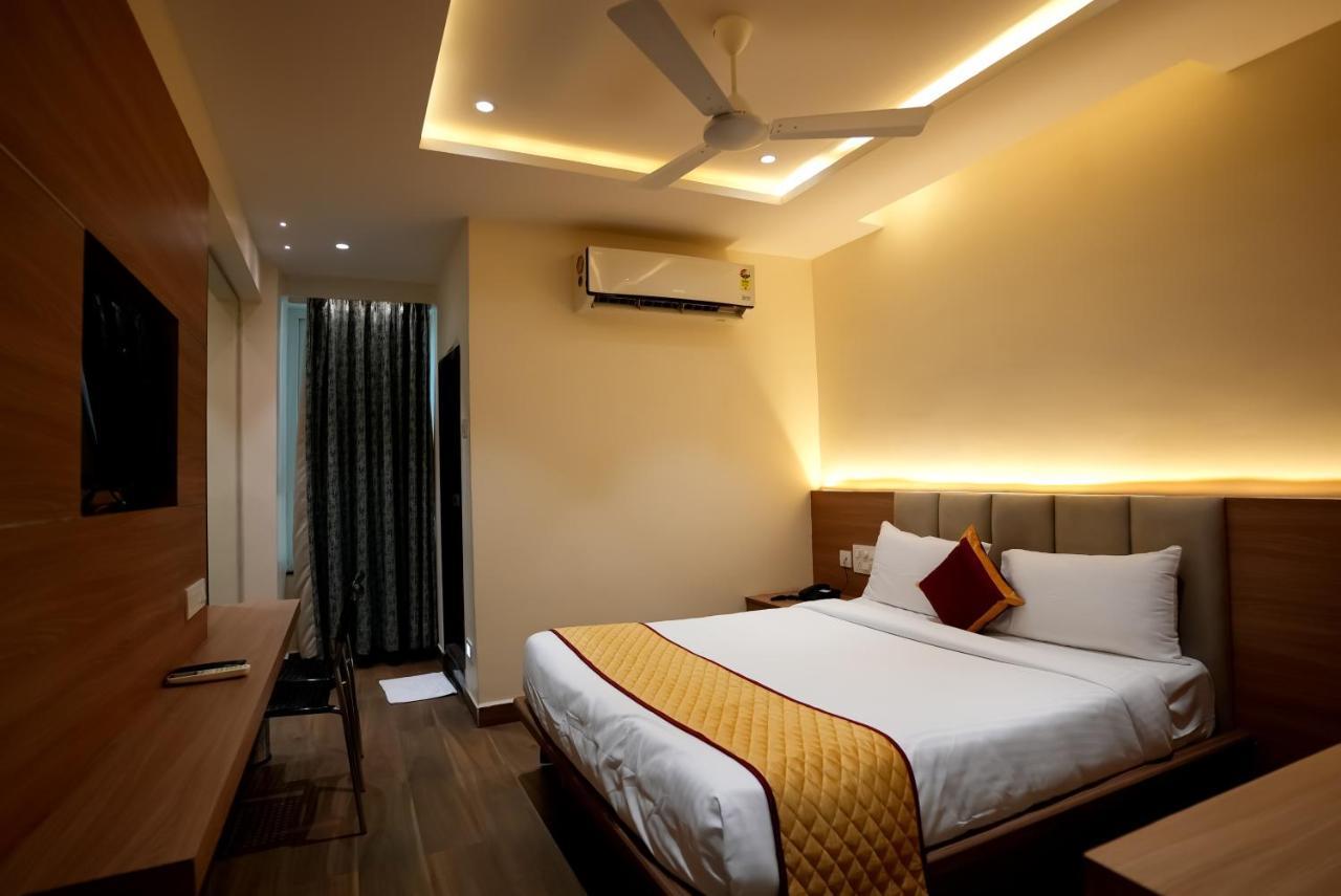 Hotel Sunrise Hospitality Vijayawāda Buitenkant foto