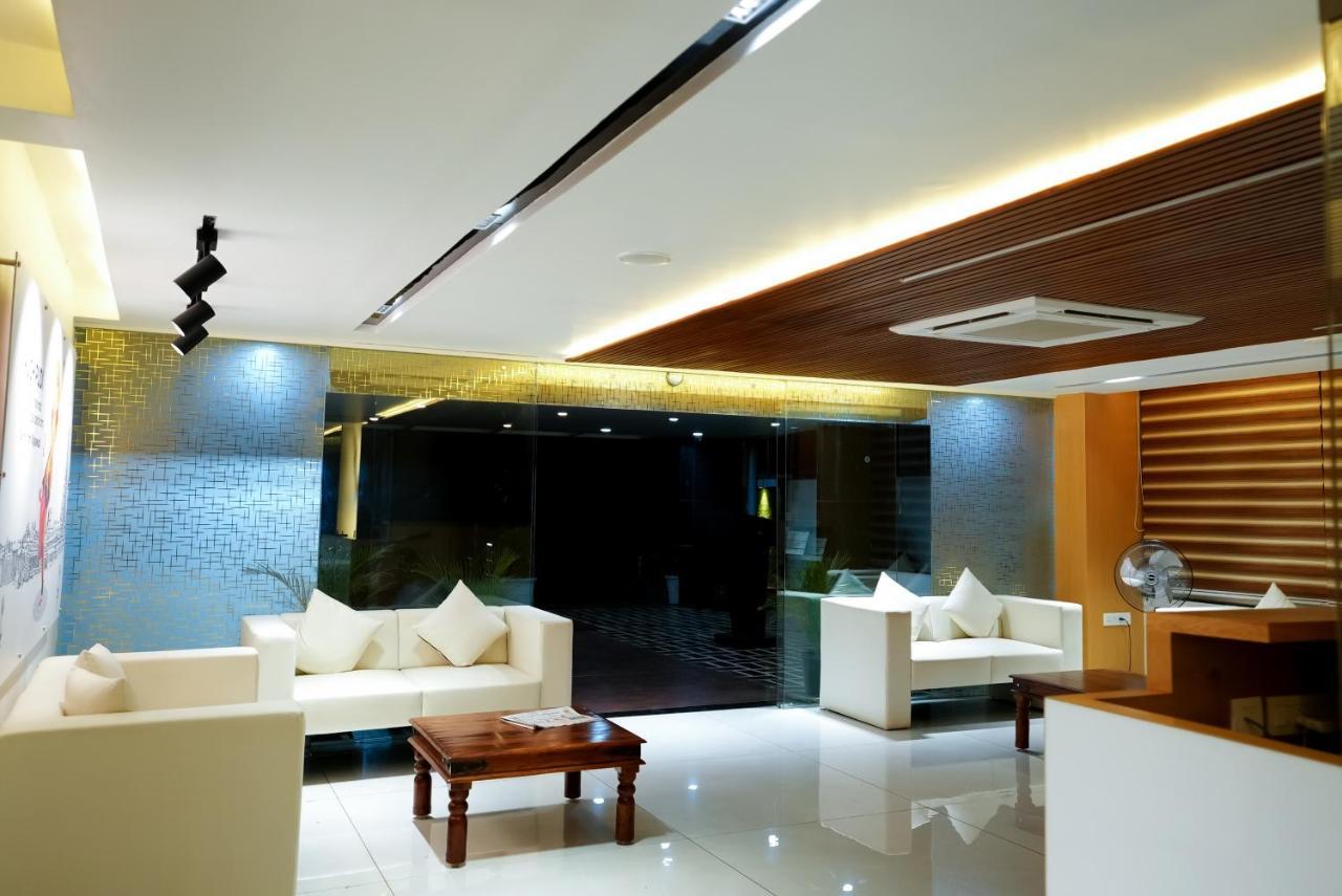 Hotel Sunrise Hospitality Vijayawāda Buitenkant foto